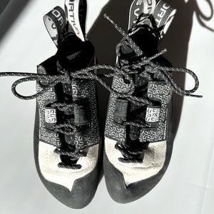 NWOT Women’s 2022 Katana Lace 35.5